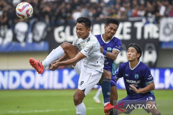 Persita Menahan Imbang Persib dalam Drama Gol yang Menegangkan