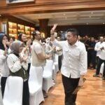 Setkab Teddy Mobilizes Staff to Support National Team Against China