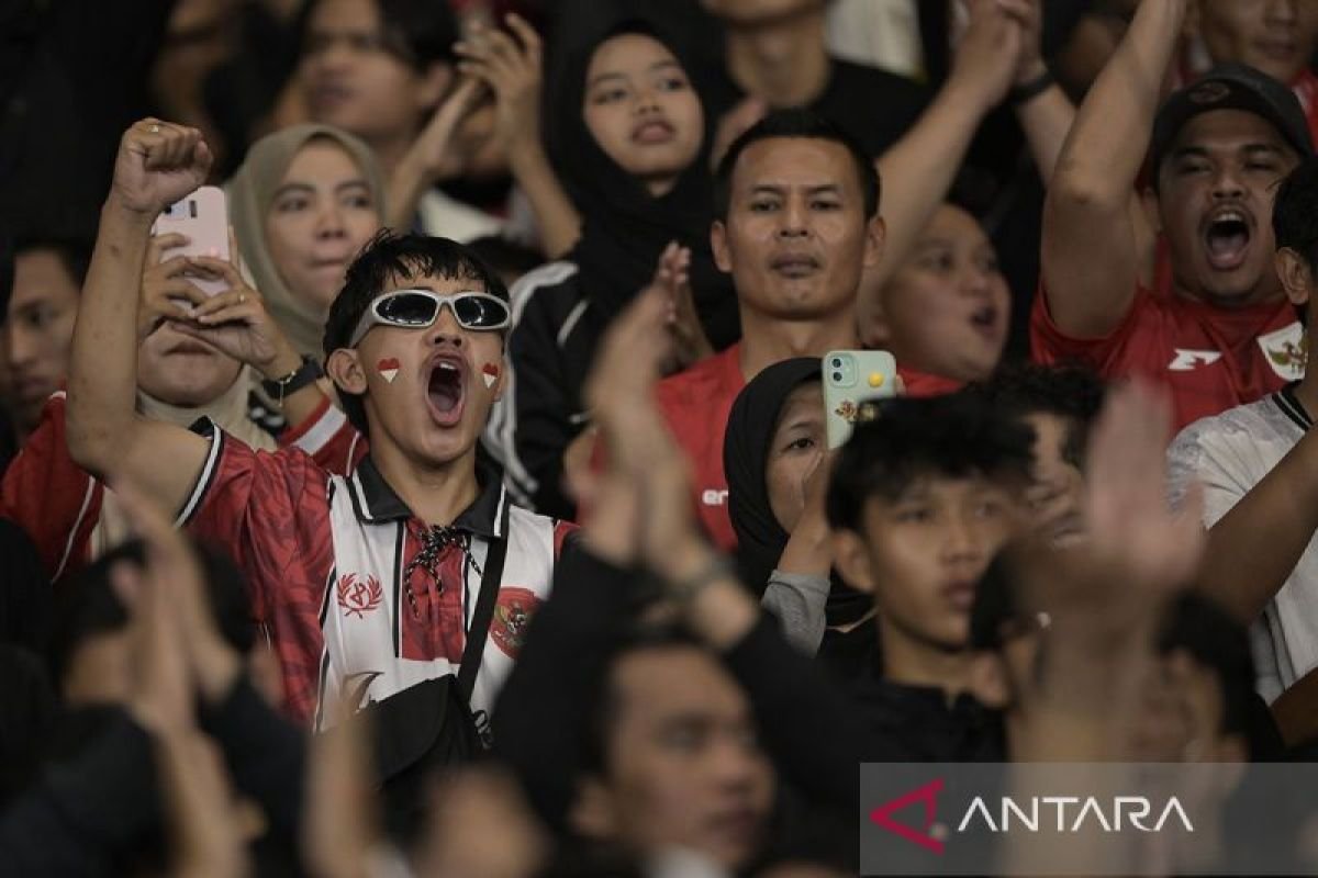 Tentu, berikut adalah beberapa alternatif judul untuk "God Bless dan Judika Bakar Semangat Penggemar Indonesia":

1. "God Bless dan Judika: Pembakar Semangat Penggemar Tanah Air"
2. "Semangat Indonesia Berkobar: God Bless Bersama Judika"
3. "Judika dan God Bless: Mengobarkan Api Semangat di Hati Penggemar"
4. "Harmoni Energi: God Bless dan Judika Mempertajam Semangat Cinta Tanah Air"
5. "Kebangkitan Semangat: God Bless Kolaborasi Dengan Judika untuk Penggemar Indonesia"
6. "Judika dan God Bless: Duet Inspiratif untuk Penggemar di Nusantara"
7. "Menggugah Semangat: God Bless dan Judika dalam Momen Tak Terlupakan"
8. "Cahaya Semangat: God Bless dan Judika Memeriahkan Jiwa Penggemar Indonesia"

Semoga bermanfaat!