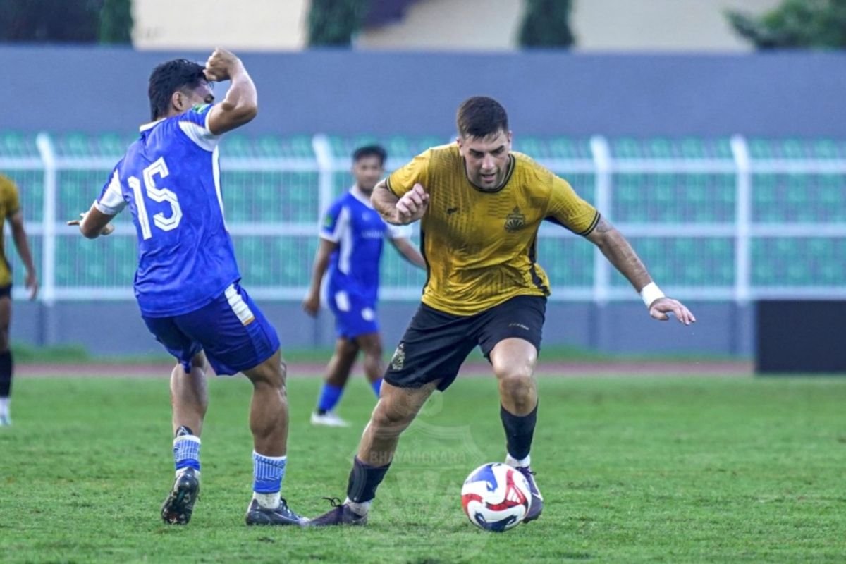 Berikut beberapa alternatif judul untuk "Dejan Racic ungkap alasan lanjutkan karier di Indonesia":

1. "Dejan Racic Membeberkan Alasan Berkarier di Indonesia"
2. "Dejan Racic: Motivasi di Balik Keputusan Lanjutkan Karier di Indonesia"
3. "Alasan Dejan Racic Tetap Berkarier di Tanah Air"
4. "Dejan Racic Mengungkapkan Faktor yang Mendorongnya Bertahan di Indonesia"
5. "Dejan Racic Teruskan Karier di Indonesia: Inilah Alasannya"
6. "Menyingkap Alasan Dejan Racic untuk Melanjutkan Perjalanan Kariernya di Indonesia"
7. "Dejan Racic Jelaskan Keputusan Melanjutkan Karier di Indonesia"
8. "Alasan Mengejutkan Dejan Racic untuk Terus Berkarier di Indonesia"

Semoga alternatif ini bermanfaat!